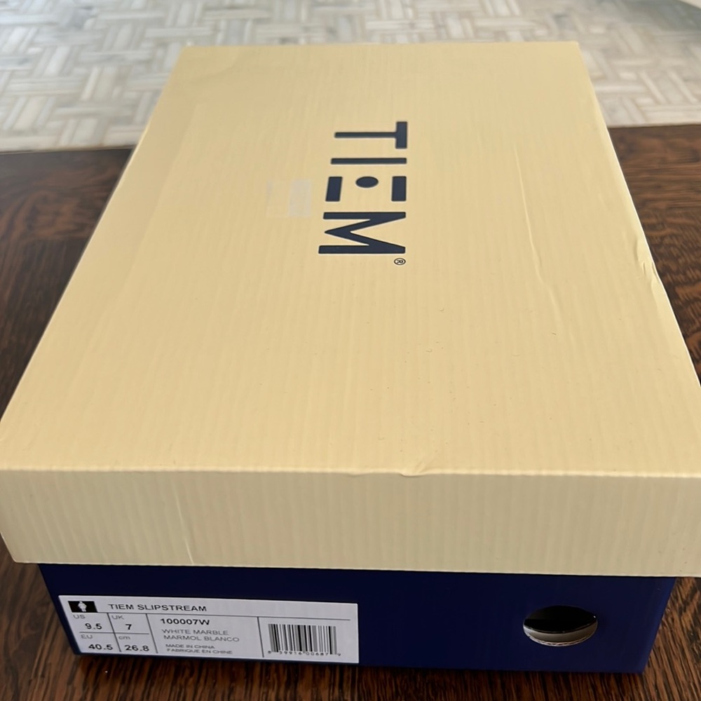 Brand new tiems Womens size 9.5 in box ! Never worn or used